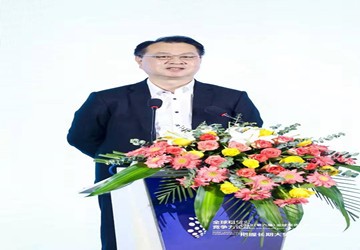 十余家权威媒体报道北京福建企业总商会执行会长施锦珊在全球租赁业竞争力论坛峰会上的主旨演讲