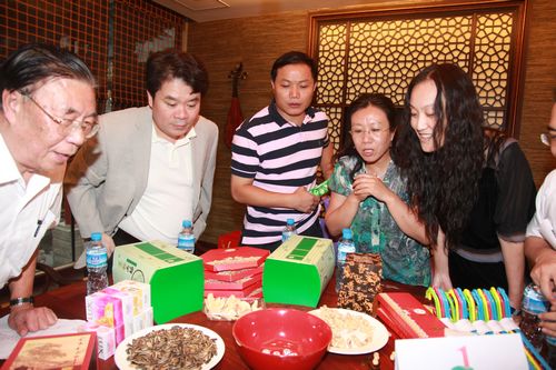 中秋博饼赢大奖，商会联谊促发展