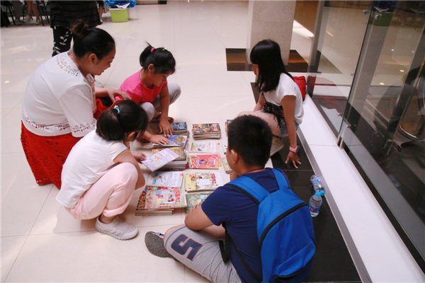 北京京华公益事业基金会举办“迎六一”义卖乐捐图书活动